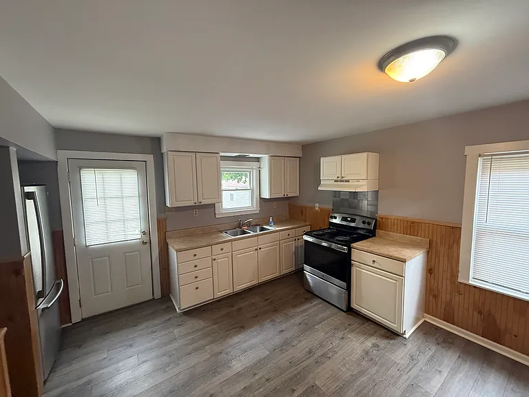 623 Jackson St — Photo 8
