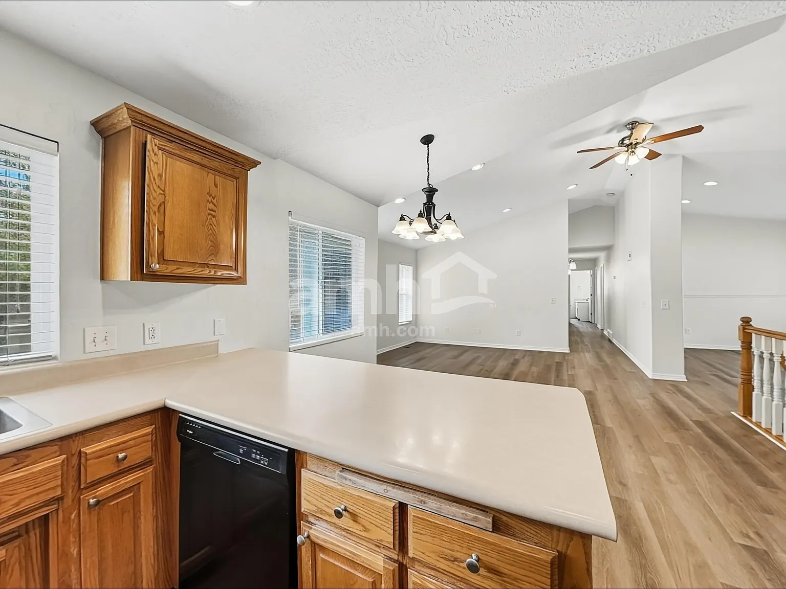 5 bed, 3.0 bath, 2742 sqft, $2,685 — Photo 4