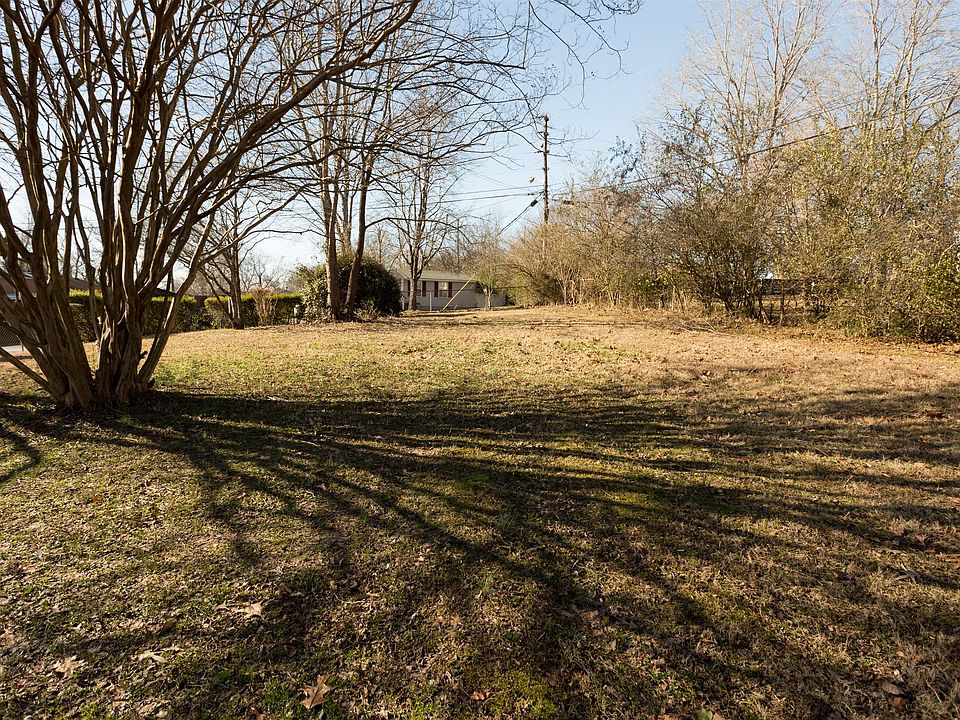 1st image of 415 Hietts Ln