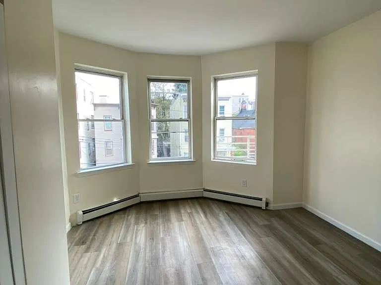 70 Ash St #3R — Photo 13