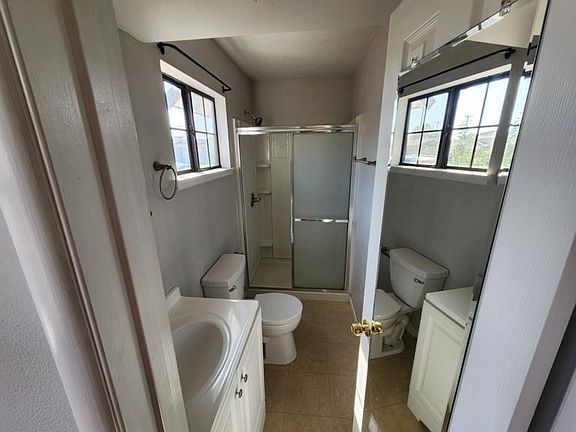 4th image of 17622 Belshire Ave