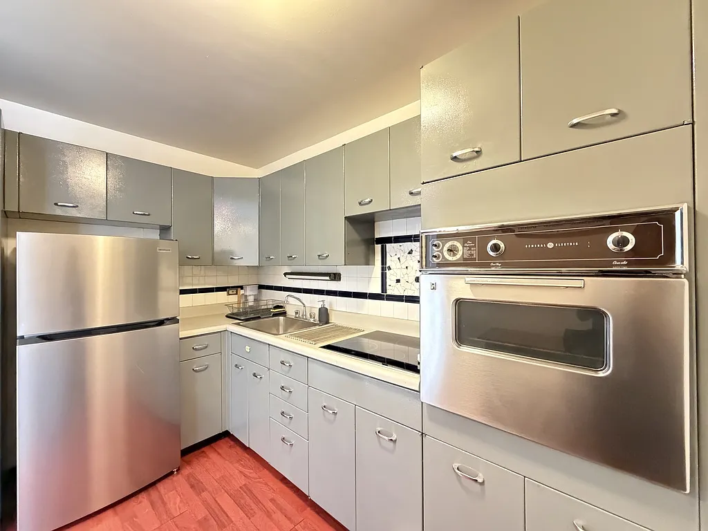 Alluring Studio, 1 Bath at (Hyde Park) — Photo 4