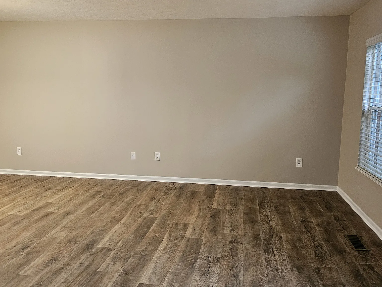 2 bed, 1832 sqft, $2,075 — Photo 3
