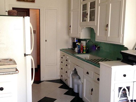 4th image of 339 S Sycamore Ave Uppr #