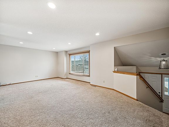 3rd image of 312 Elm Court Dr