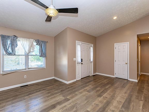 4th image of 317 Castle Blvd