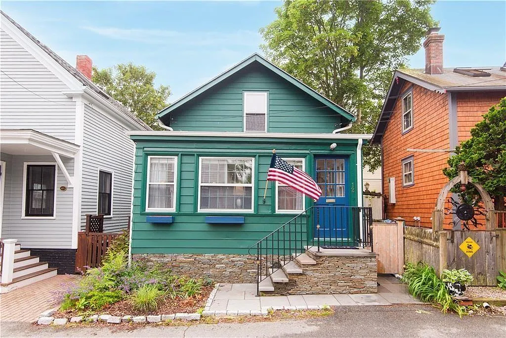 2 bed, 1.5 bath, 913 sqft, $8,000 — Photo 2