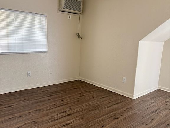 2nd image of 1221 E Fremont St #8