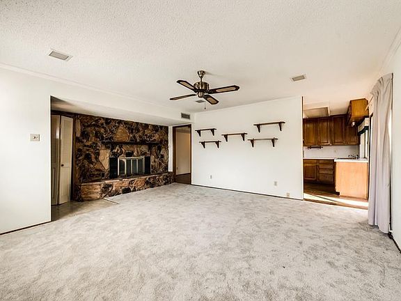 3rd image of 634 S Holiday Dr