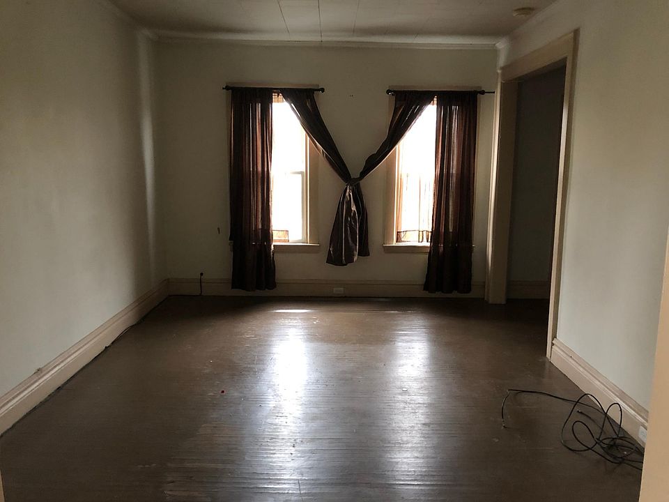 1st image of 190 Eaton St Floor 2