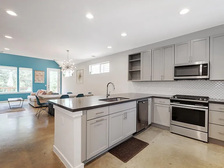 3108 Aldwyche Dr — Photo 3