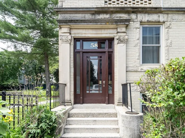 58 Pleasant St APT 6, Brookline, MA 02446