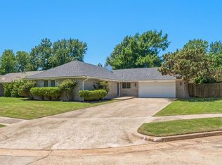 817 N Platt Cir, Moore, OK 73170
