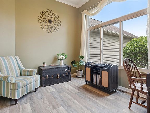 4th image of 22407 Forsythia Dr