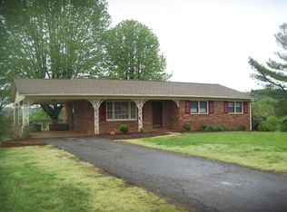 927 Shingle Gap Rd, Purlear, NC 28665