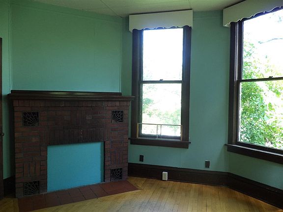 4th image of 106 W Houghton Ave