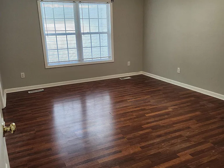 370 Sandhills Cir — Photo 10