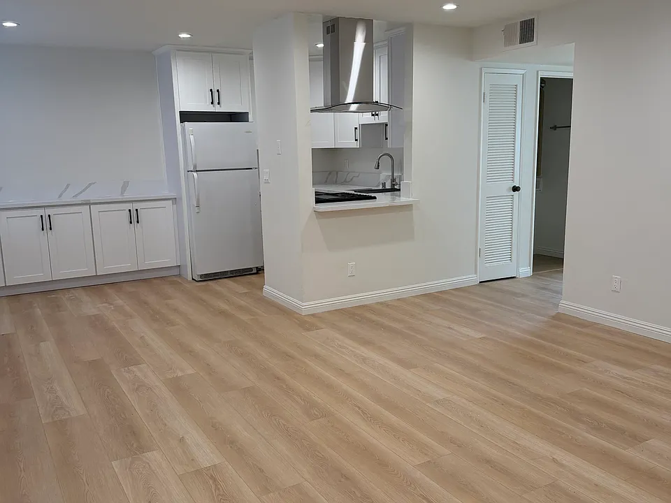 419 S Verdugo Rd #102