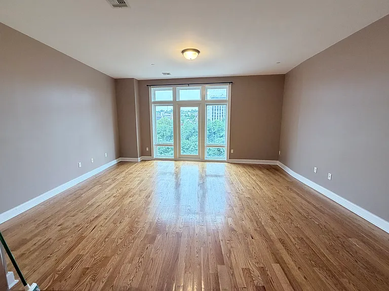 90 Bay Street Lndg #7H — Photo 2