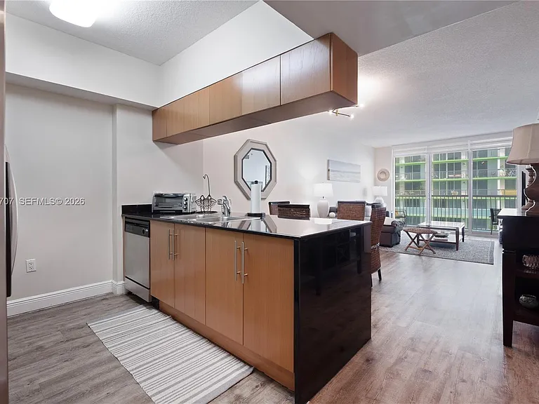 1750 N Bayshore Dr #1405 — Photo 2