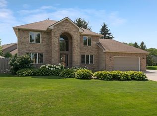 160 White Oaks Ln, Vadnais Heights, MN 55127