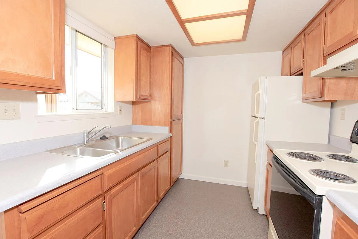 Redwood Meadows Senior Apartments — Photo 4