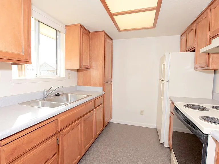 Redwood Meadows Senior Apartments — Photo 4