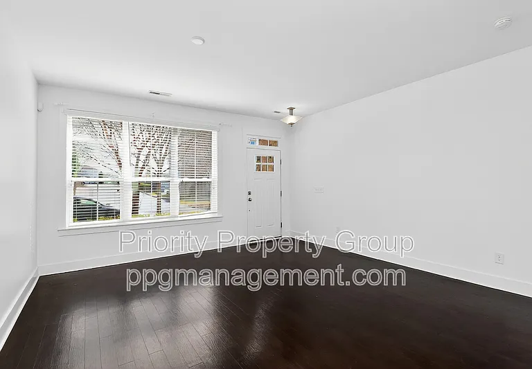 1614 Pat Garrett St — Photo 3