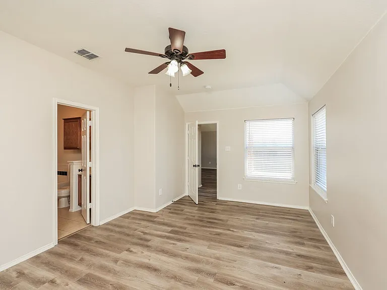 320 Foreston Dr — Photo 11