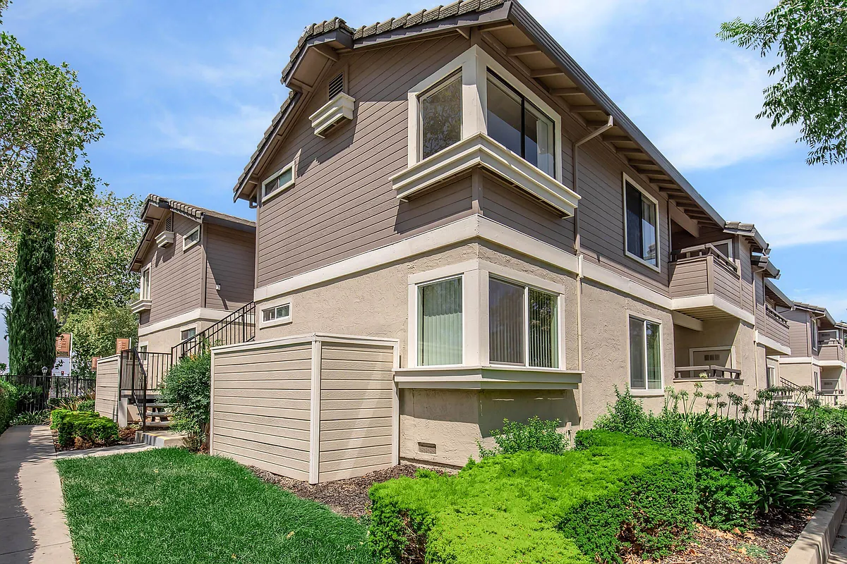 Building Photo - Peppertree Apartments