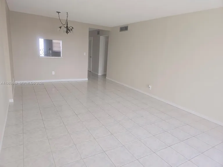 320 NE 12th Ave #703 — Photo 3