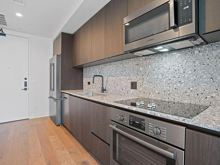 84 East Ave #2708 — Photo 5