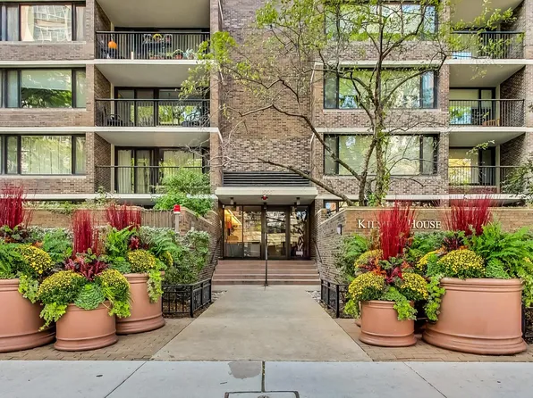 1555 N Sandburg Ter APT 206K, Chicago, IL 60610