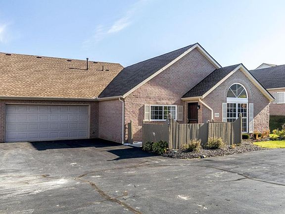 3rd image of 2001 Farmbrook Cir N #13