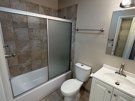 4th image of 4420 49th St #17