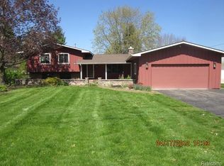 1163 Wilbur St, Pinckney, MI 48169