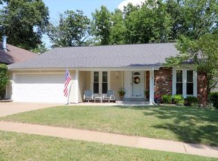 854 Weatherwood Dr, Ballwin, MO