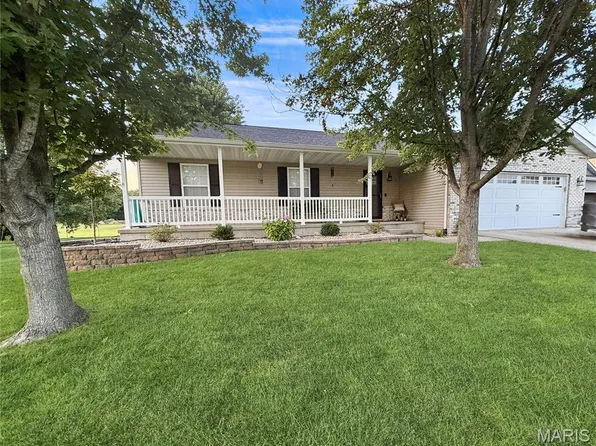 145 Jessica Dr, Saint Jacob, IL 62281
