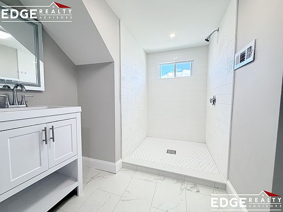5th image of 72 Hunnewell Ave #2A