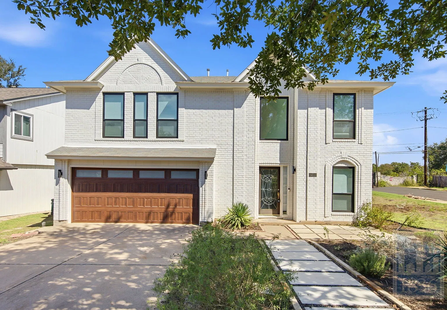 4 bed, 2.5 bath, 2247 sqft, $2,900 — Photo 2