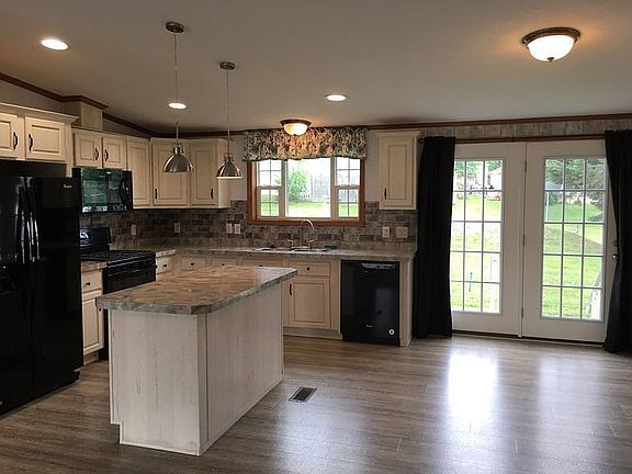 3rd image of 34 Chestnut Ln