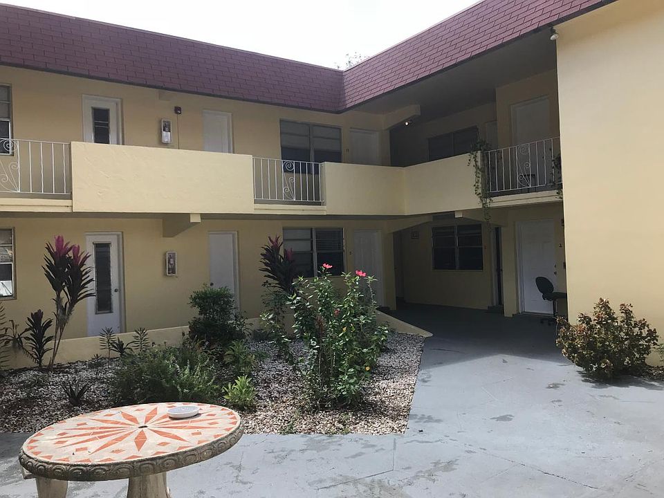 1st image of 930 NE 133rd St APT 3