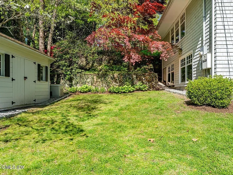 51 Glen Rd — Photo 32