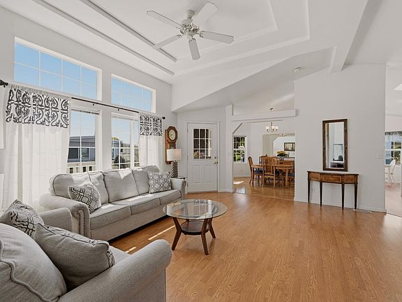 3rd image of 572 Birchwood Drive