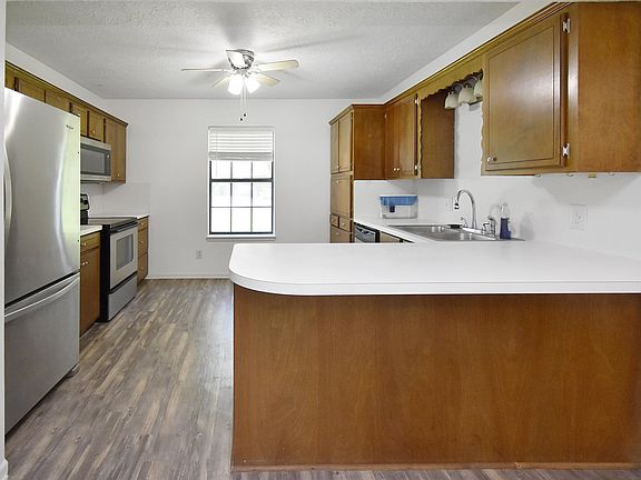 4th image of 920 Lindsey St