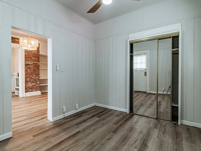 410 SE 2nd St #2 — Photo 2