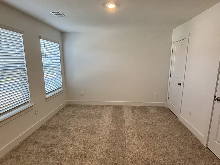 1008 Timothy Ln — Photo 9