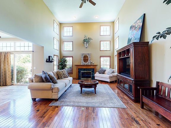 4th image of 3948 Laurel Valley Dr