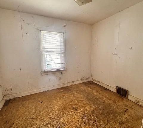 4th image of 4215 Carey St