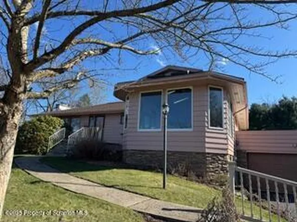 208 Carnation Dr, Clarks Summit, PA 18411